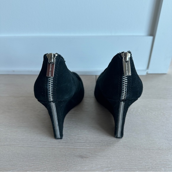 Black suede Michael Kors wedge heels with zippers - Picture 6 of 7